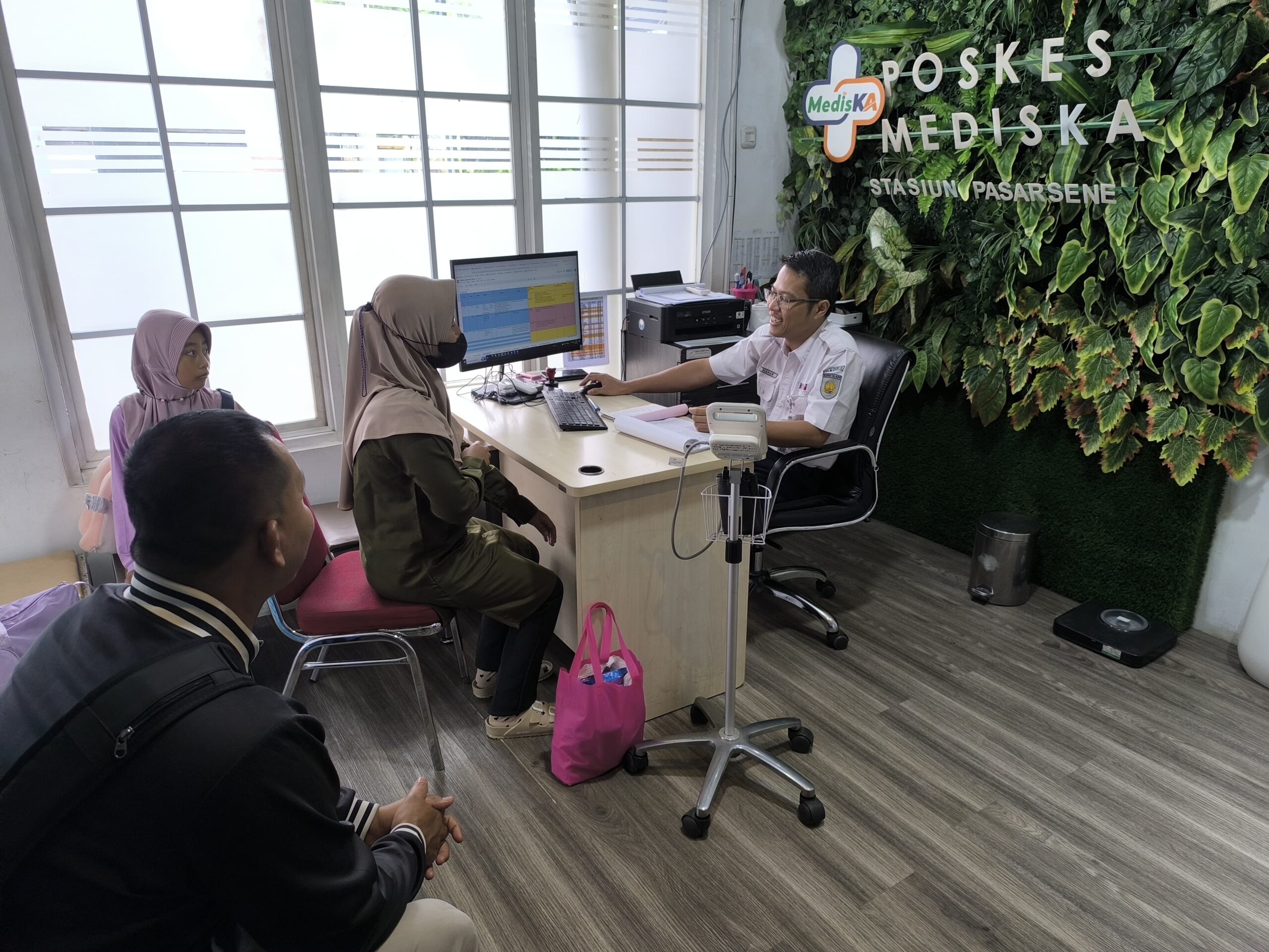 KAI Hadirkan Layanan Medis di Stasiun, Pastikan Mudik Lancar dan Sehat