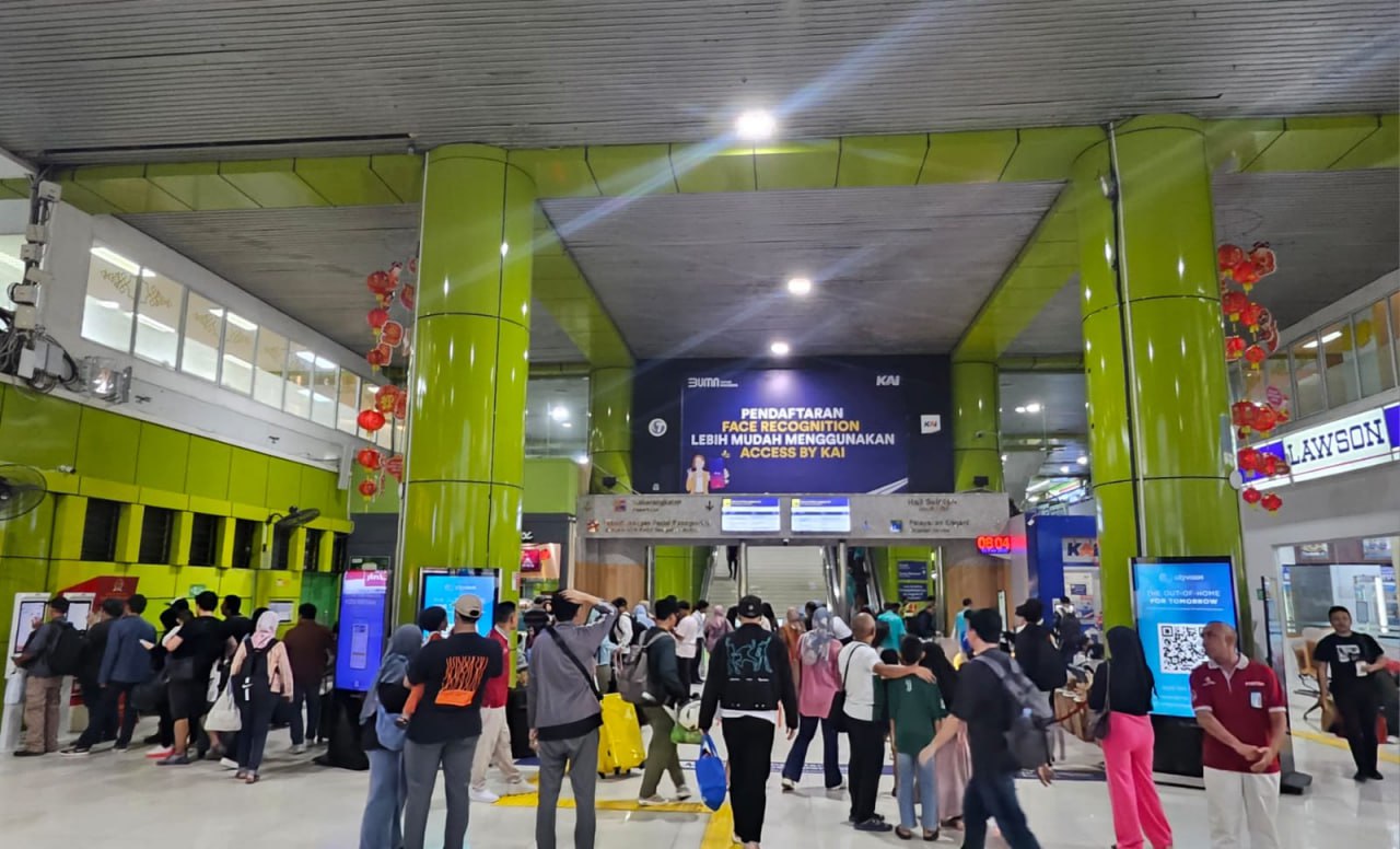 KAI Group Catat Rekor Angkutan Lebaran di Lintas Jakarta–Bandung, Lebih dari 26 Juta Pelanggan Dilayani selama 21 Maret–9 April 2025