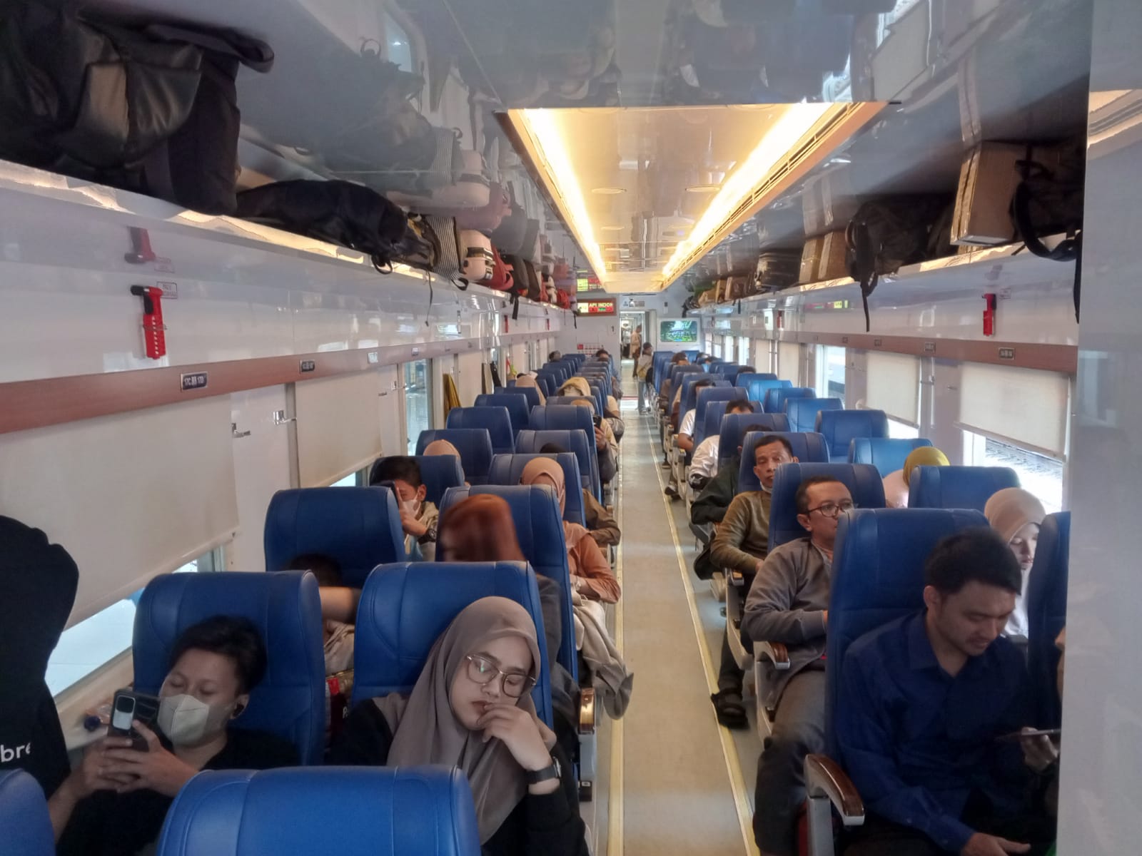 Bekasi Catat Rekor Keberangkatan Kereta Jarak Jauh Tertinggi di Angleb 2025