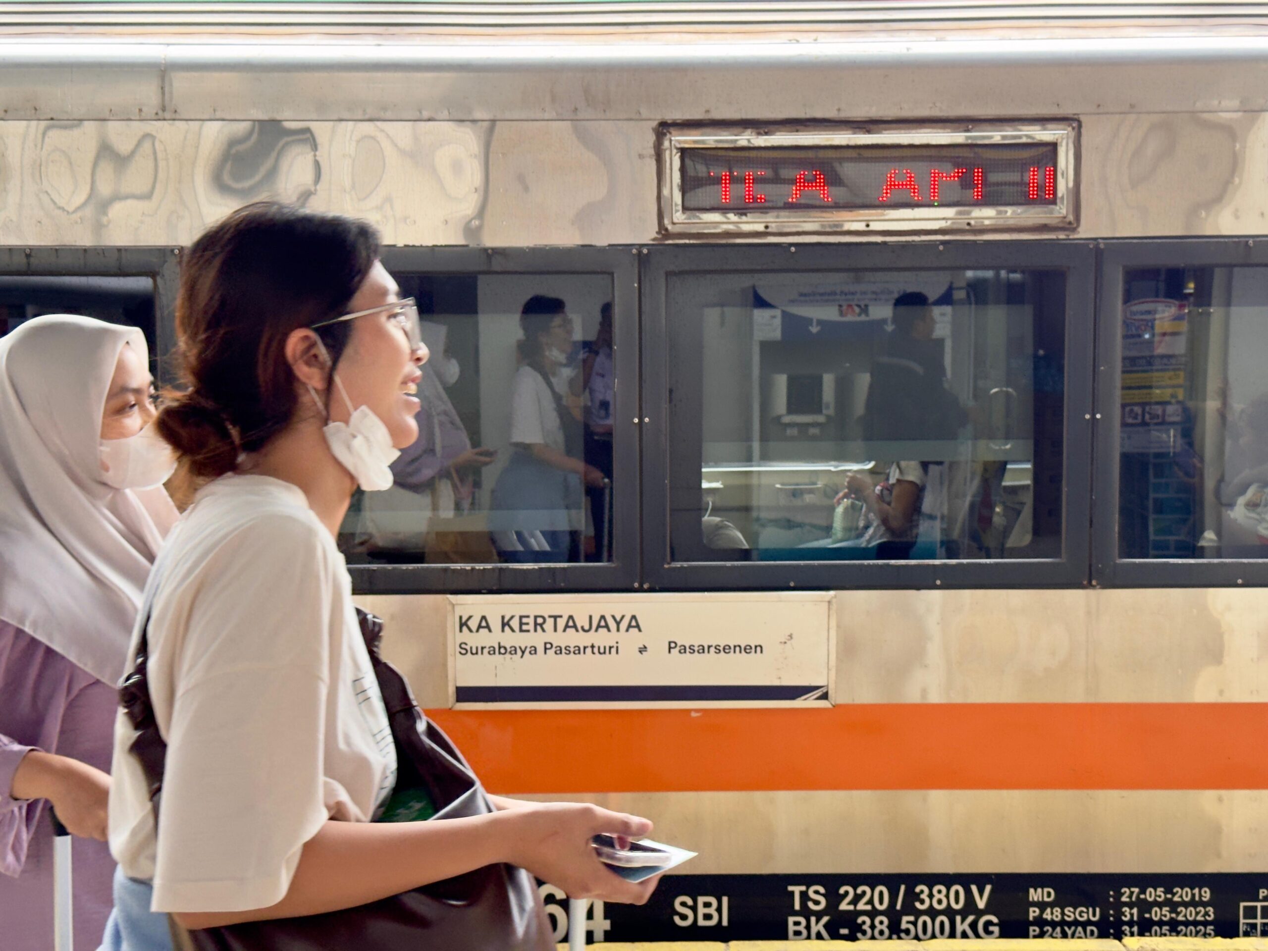 Stasiun Bekasi Catat Lonjakan Penumpang di Angleb 2025
