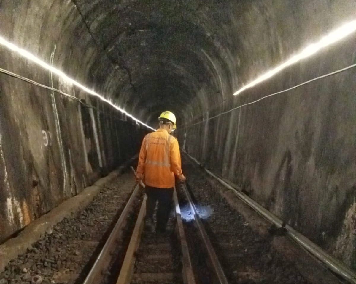 Penjaga Terowongan, Pahlawan Tanpa Tanda Jasa dalam Menjaga Keselamatan Kereta Api