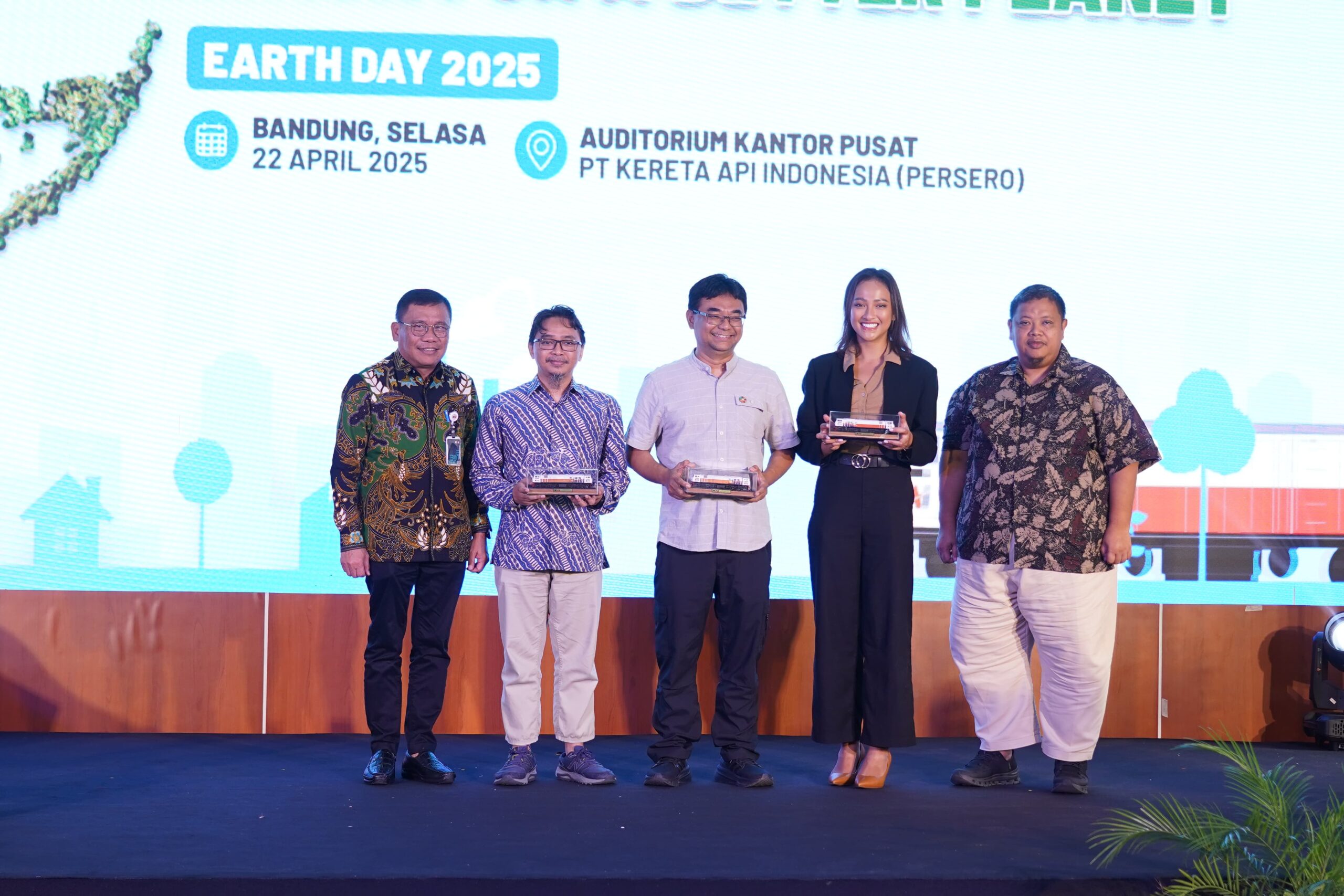 Hari Bumi, KAI Tegaskan Komitmen ESG Lewat Program Daur Ulang dan Edukasi Publik