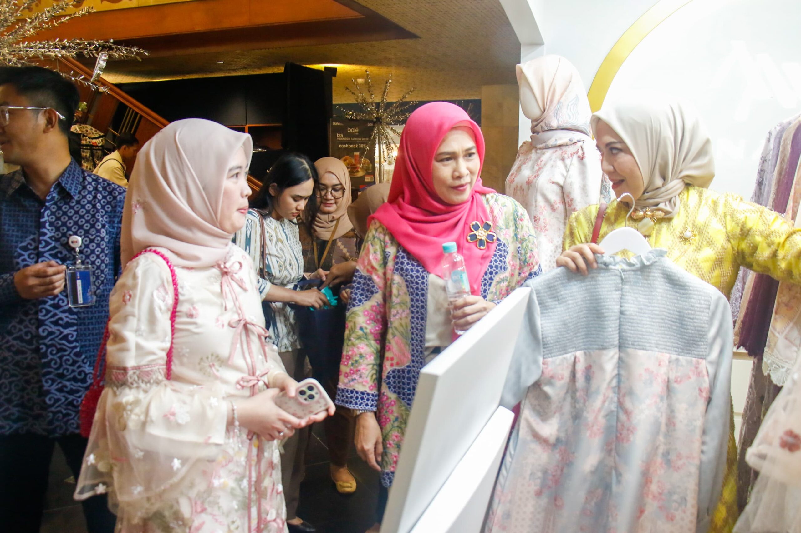 Indonesia Fashion Week 2025: KAI Dorong UMKM dan Fesyen Ramah Lingkungan
