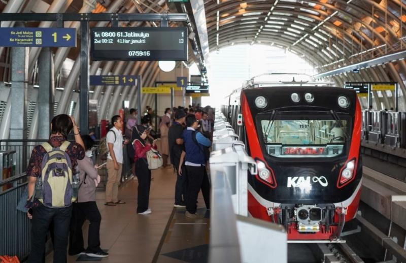 LRT Jabodebek Lampaui Target Rekor Waisak, 202 Ribu Penumpang Nikmati Layanan Terintegrasi