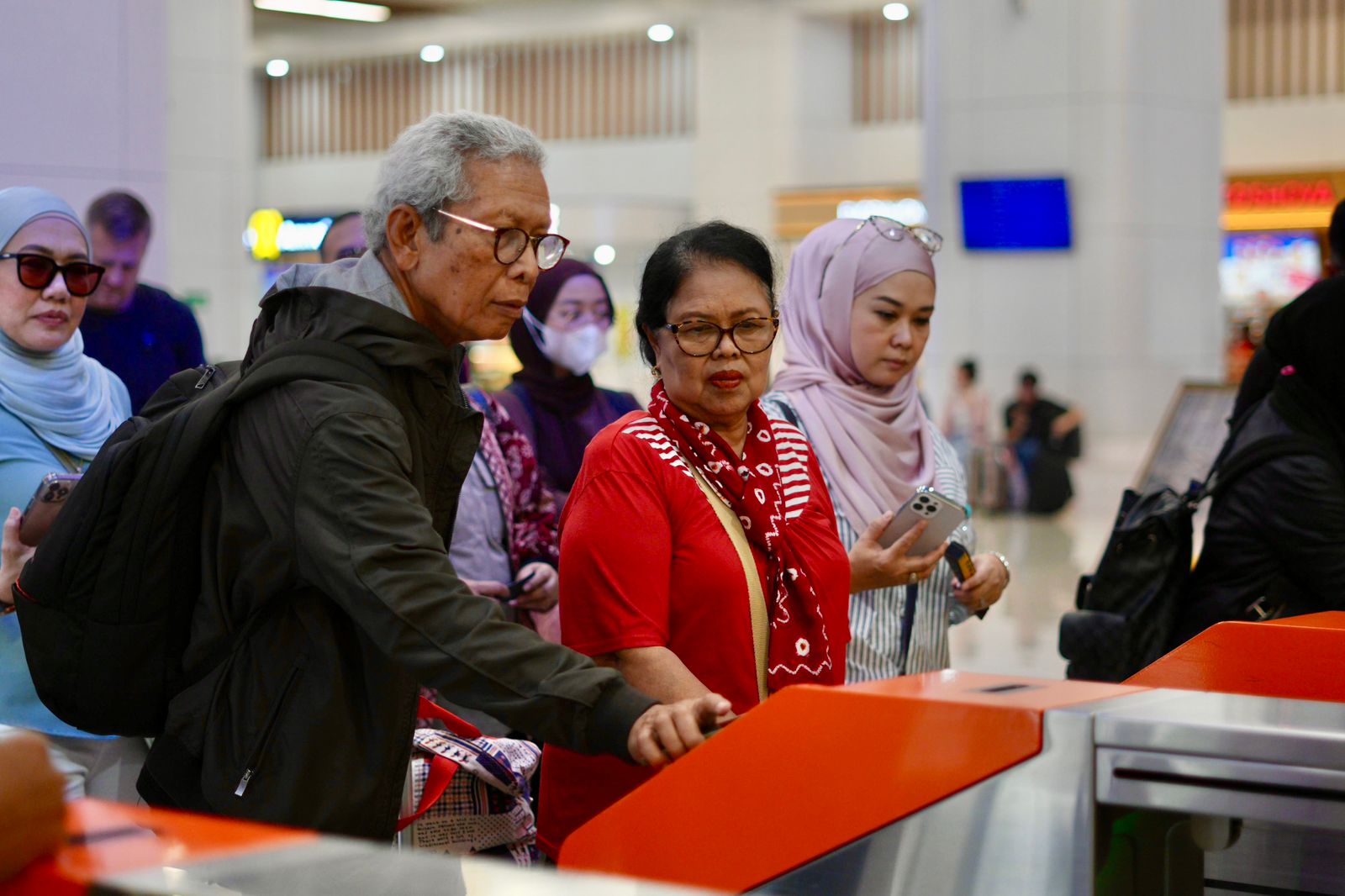 Whoosh Kereta Cepat Andalan Lansia, Fasilitas Modern Tingkatkan Kenyamanan