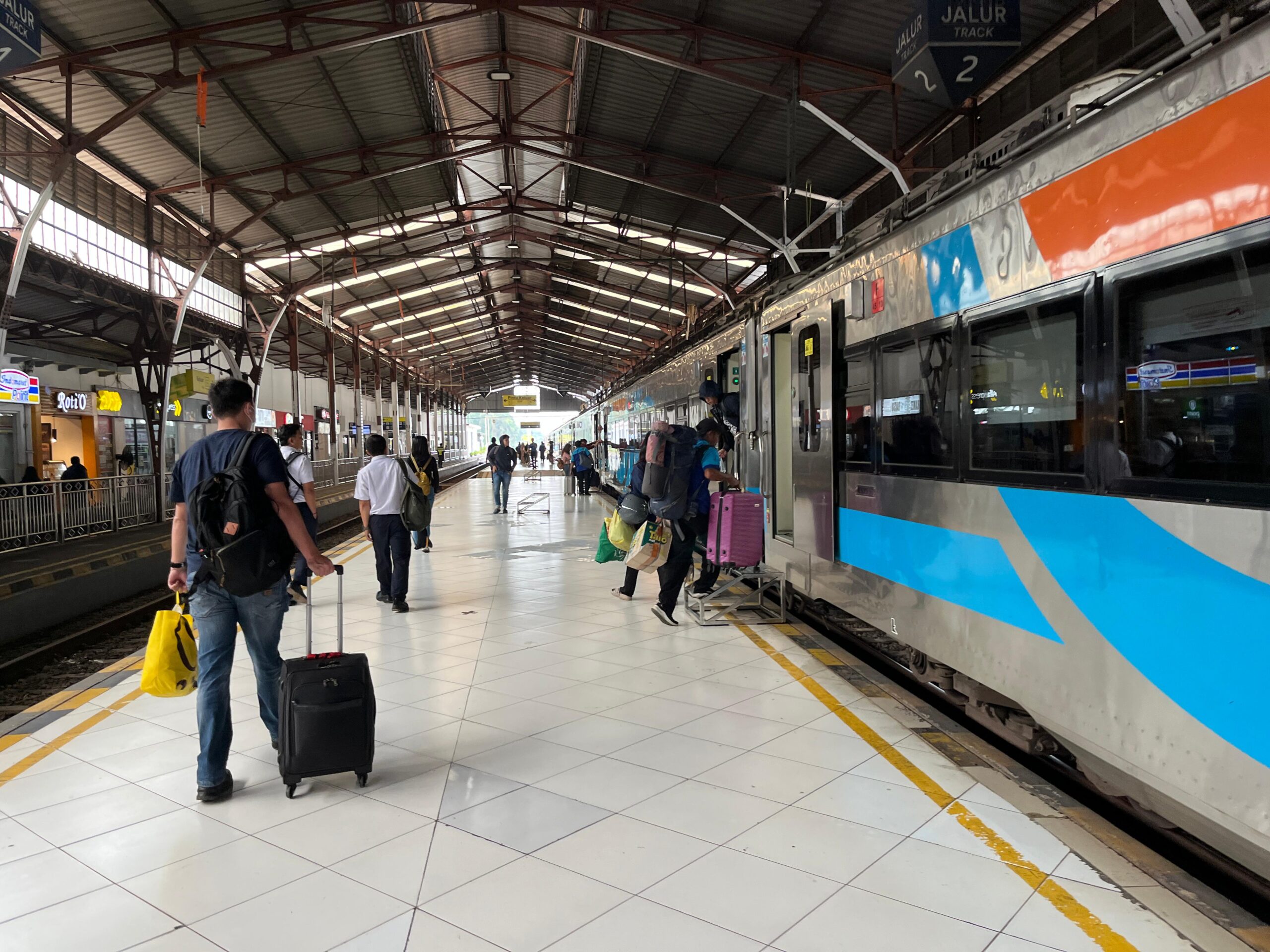 110.597 Penumpang KAI Bandara Terlayani Selama Libur Panjang Waisak 2025