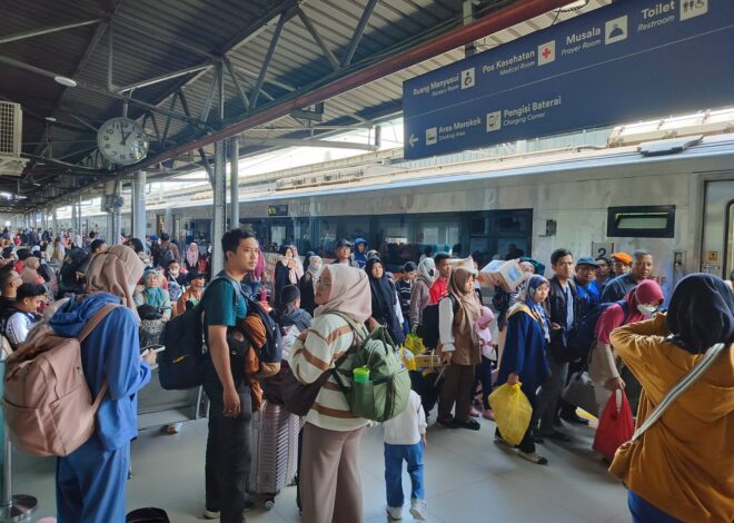 Kereta Api Masih Jadi Pilihan Utama, KAI Catat Okupansi 104% di Libur Waisak