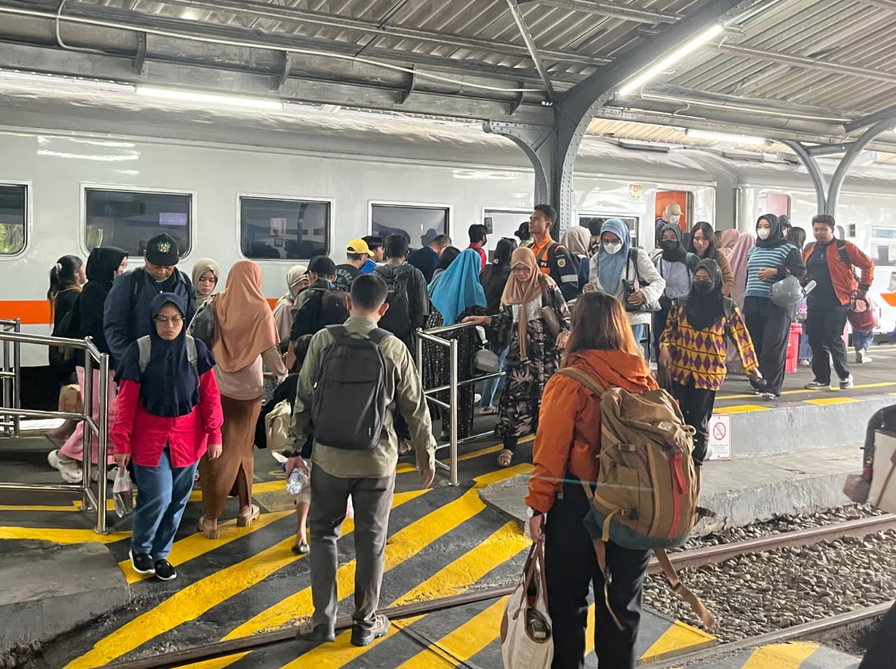 Dorong Mobilitas dan Aksesibilitas Lewat Jalur Kereta Api, KAI Daop 9 Jember Berlakukan Tarif Khusus Mulai 1 Juni 2025